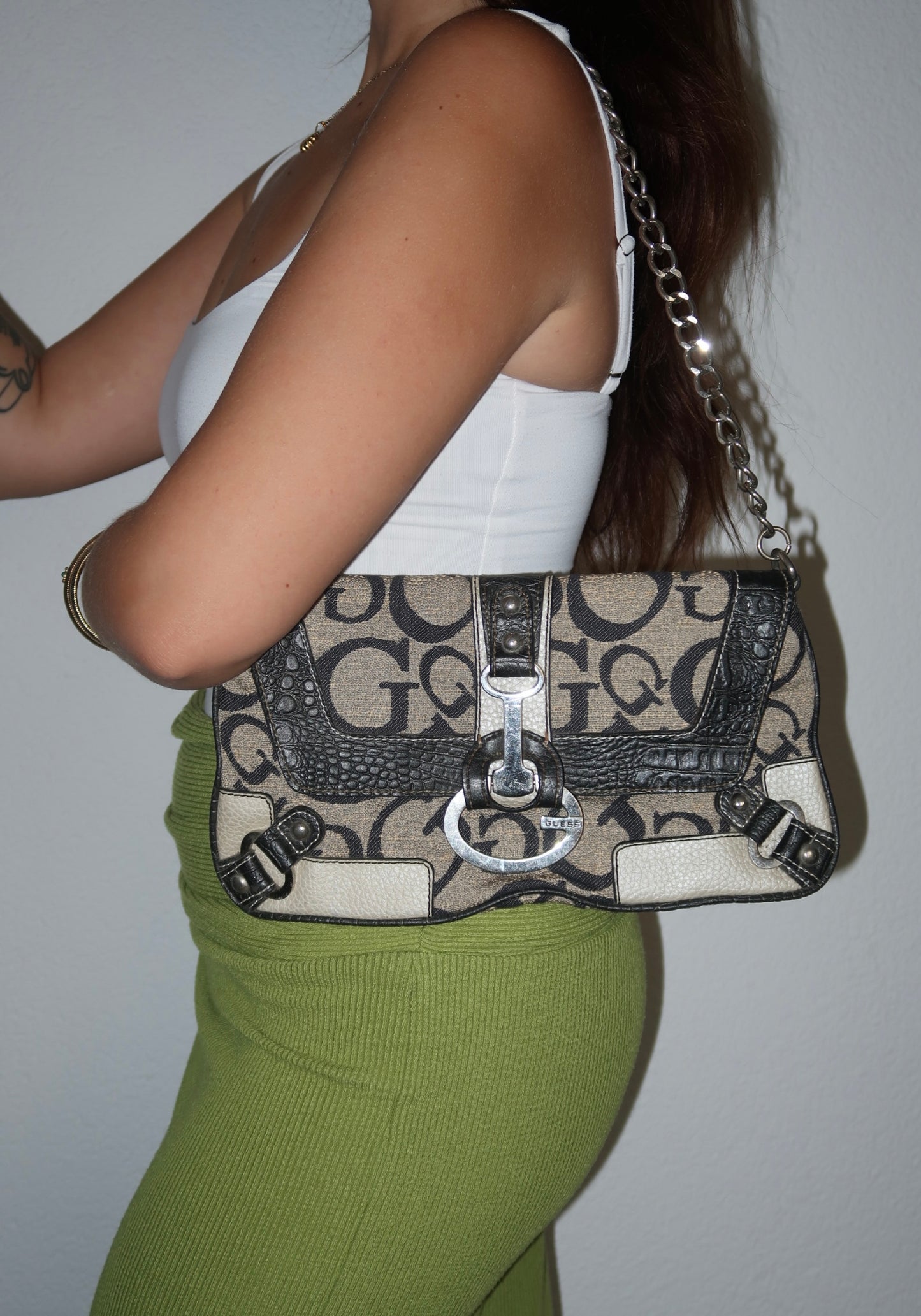 Vintage Guess Schultertasche Beige Schwarz Monogramm