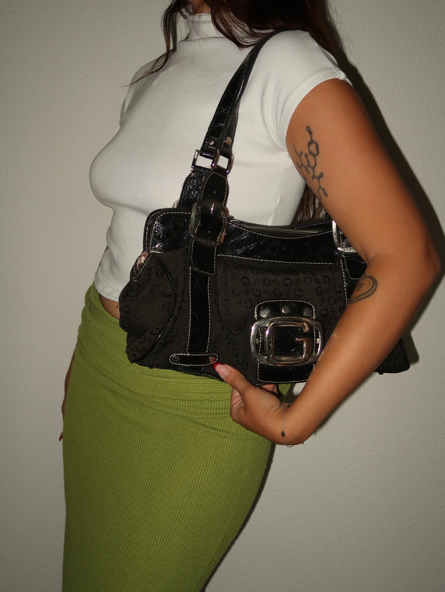 x Guess Handtasche Schwarz mit Logo