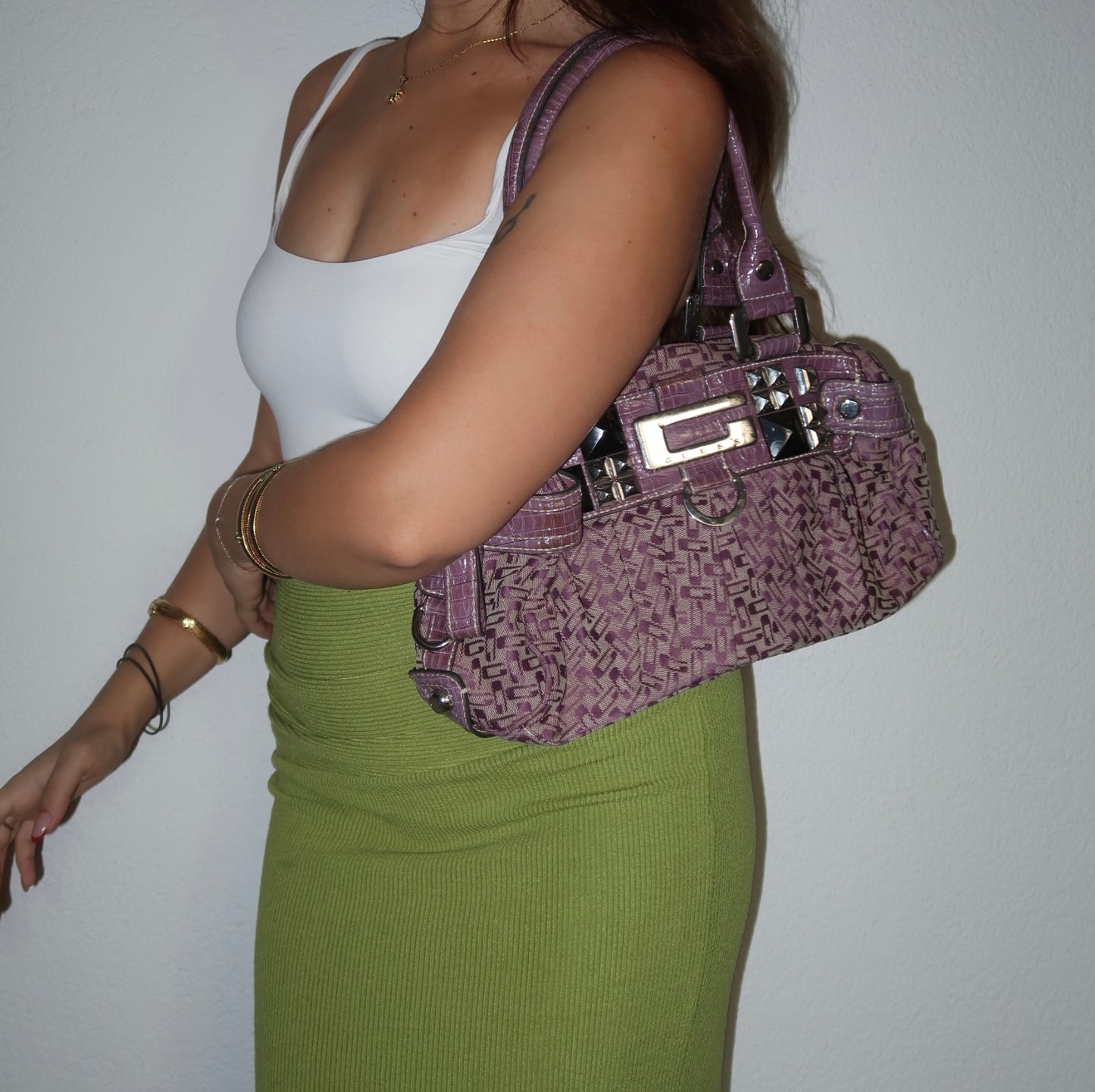 Guess Handtasche Lila Monogramm
