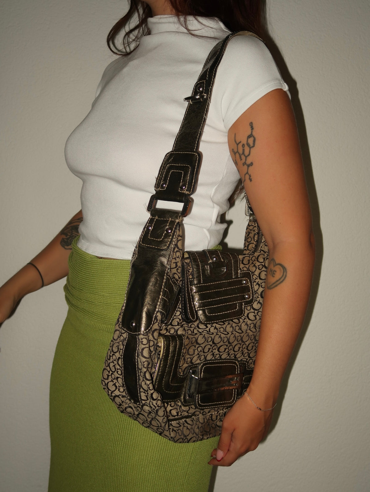 Vintage Guess Schultertasche Beige mit Monogramm