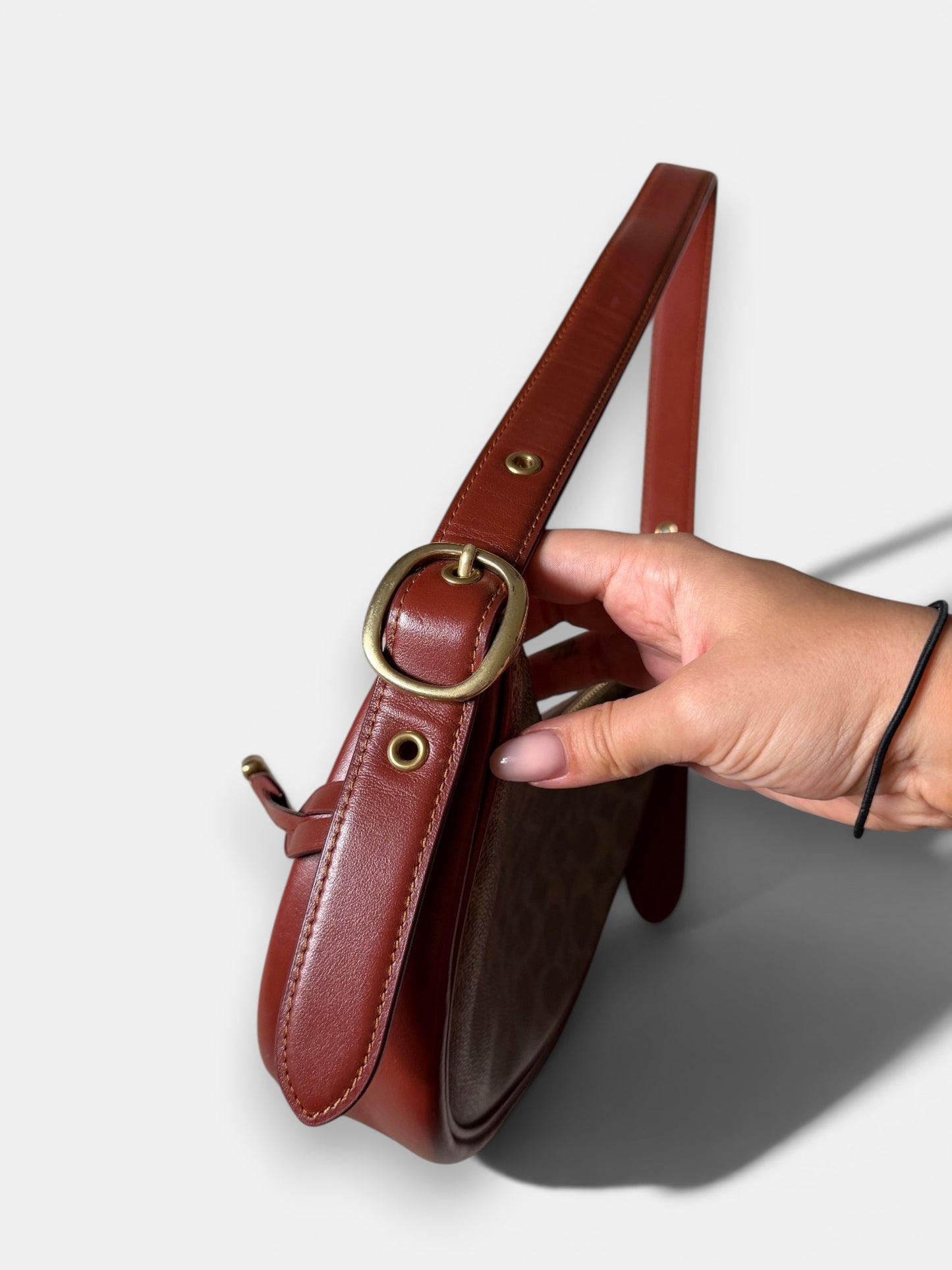 Vintage Coach leather shoulder bag in brown and red
