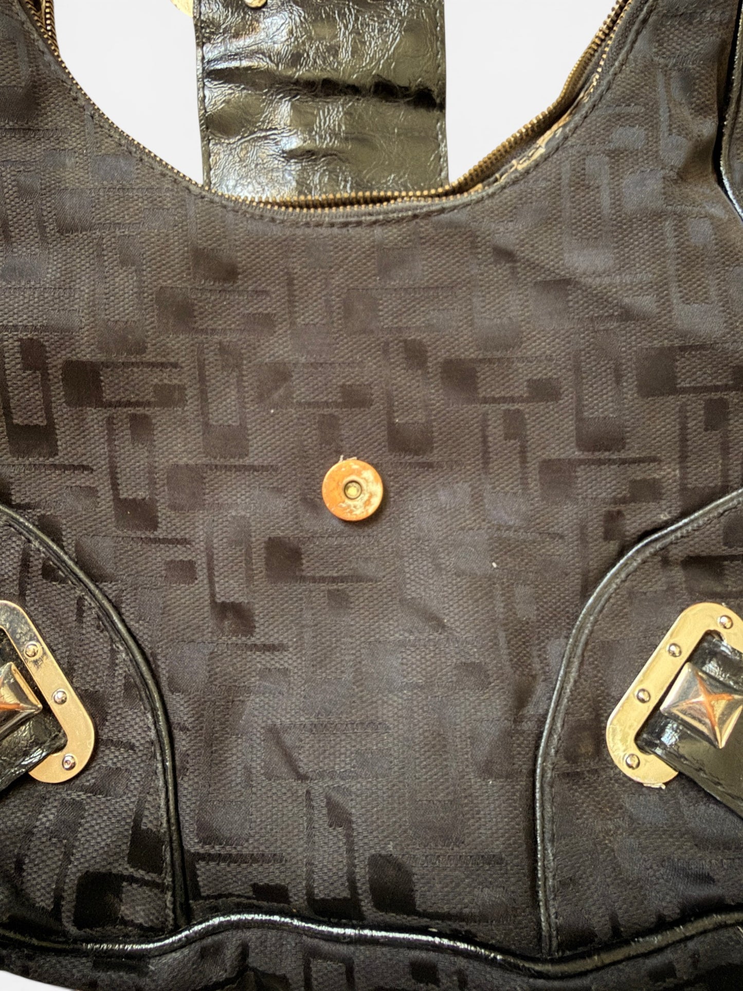 Guess Schultertasche Schwarz mit Nieten
