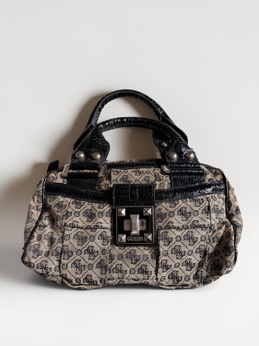 Guess Vintage Handtasche schwarz Monogramm mit Ledergriffen