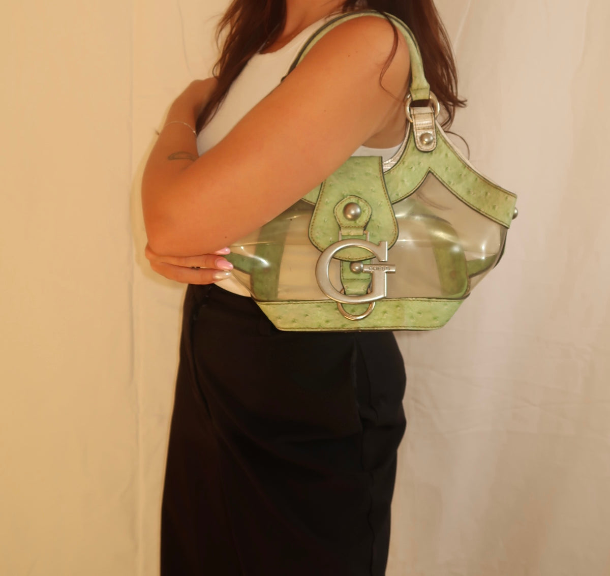 Vintage Guess transparente Handtasche mit mintgrünen Details, grossem silberfarbenem G-Logo und Y2K-Design
