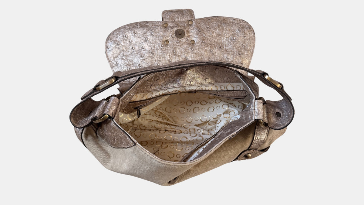 Vintage Guess Schultertasche in Beige mit gold- und roségoldfarbenen Metallic-Details und grossem Guess-Logo