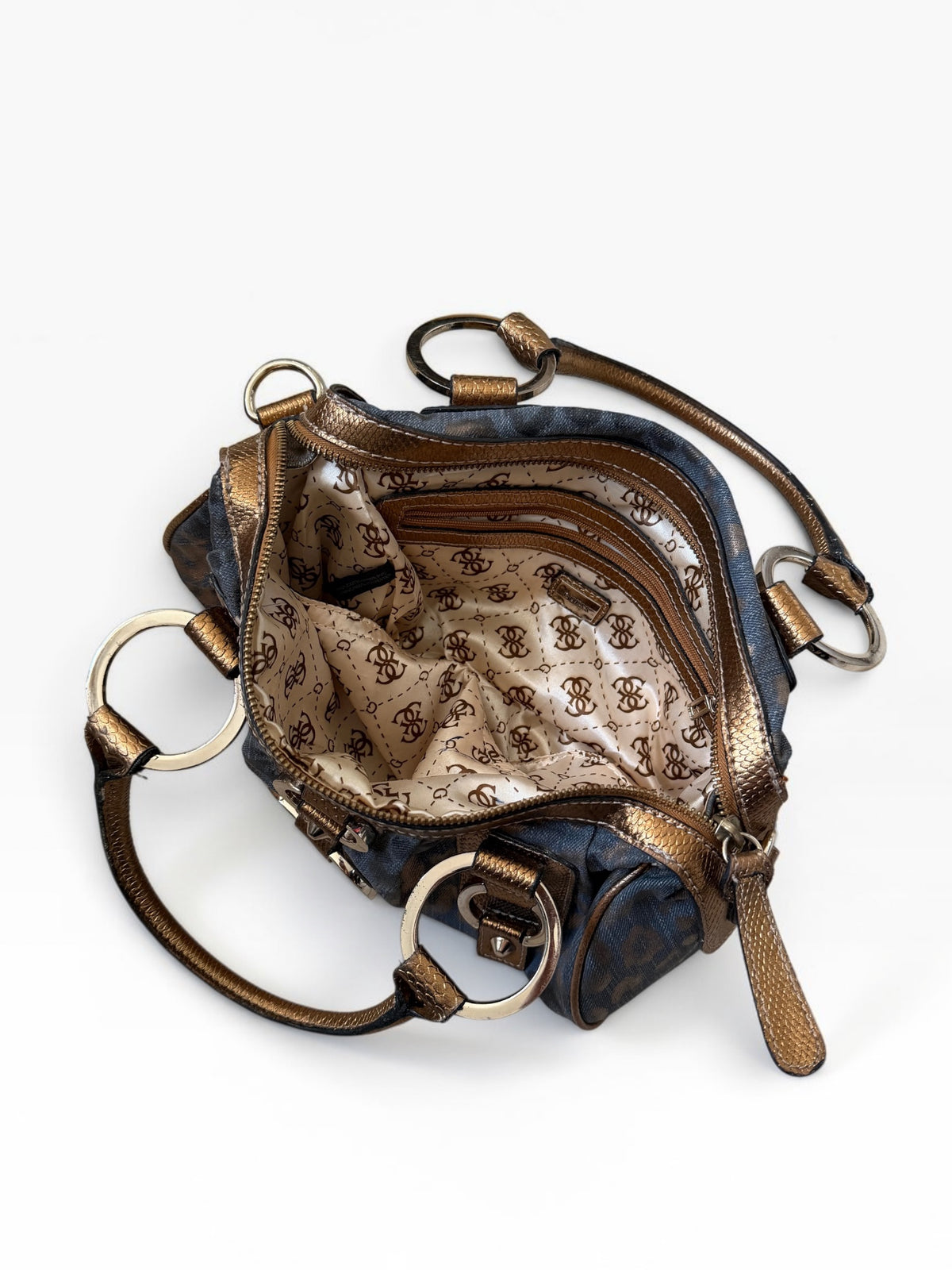 Vintage Guess Handtasche in Dunkelblau mit bronzefarbenem Leopardenmuster, Metallic-Details und grosser Ring-Hardware