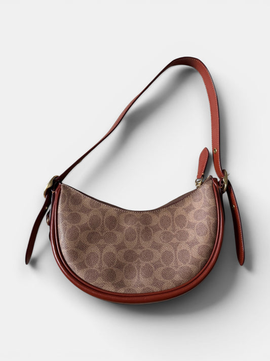 Vintage Coach leather shoulder bag in brown.
